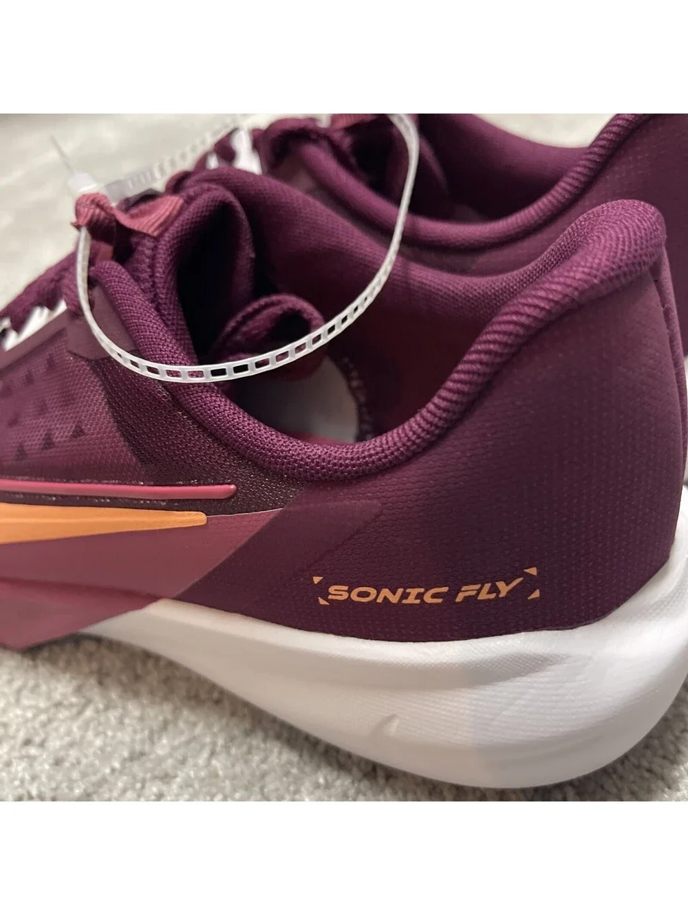 Nike Sneaker Size 5 Youth NEW